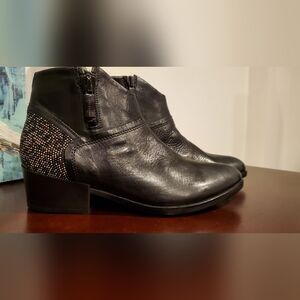 JANET & JANET WOMEN'S Black Leather Ankle Boots with Studded Detail Size 37 1/2
